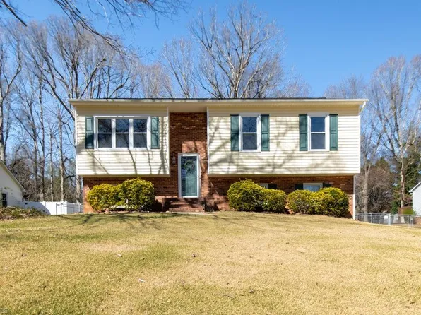 180 Woodwind Dr, Lexington, NC 27295