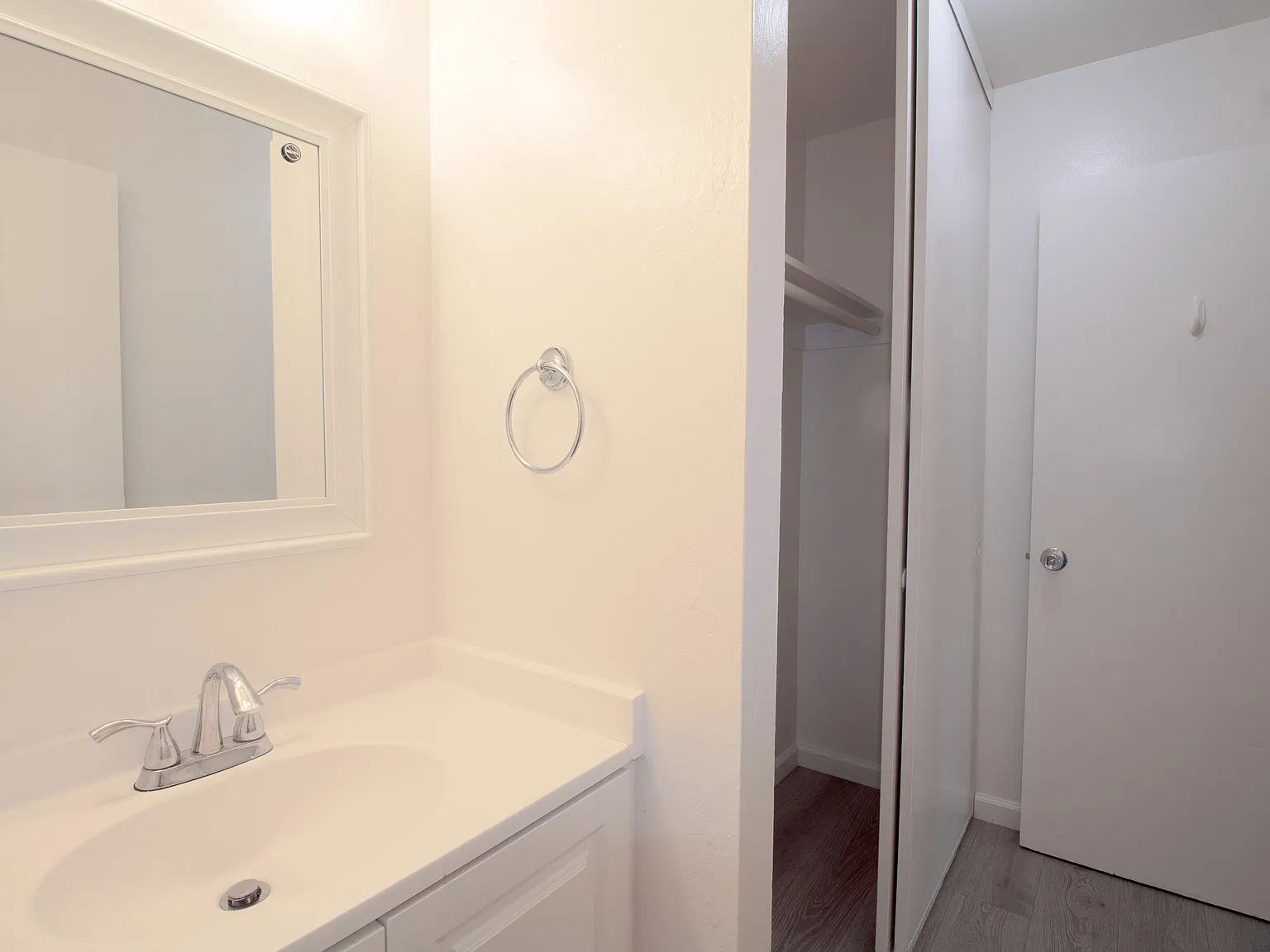 Studio, 450 sqft, $2,050 — Photo 2