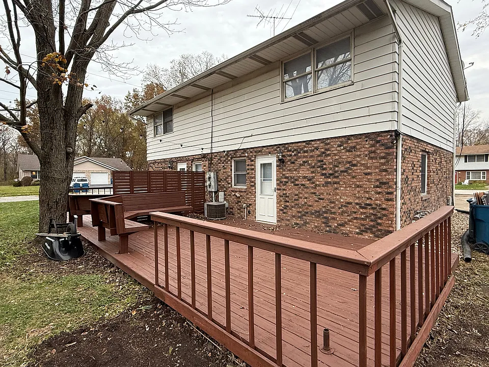1006 Deck