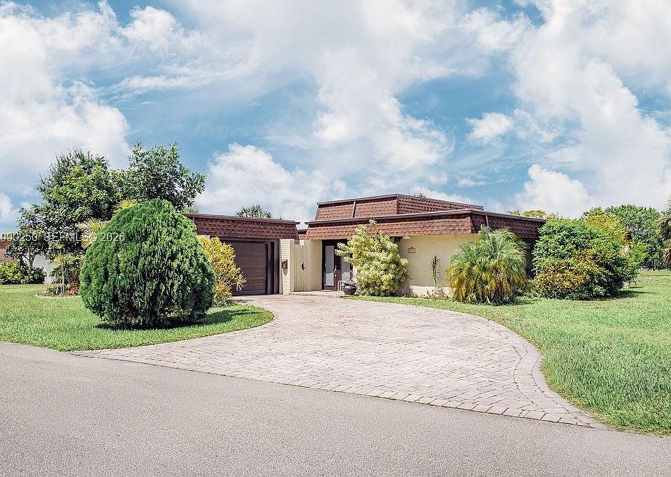 1st image of 5311 Banyan Ln