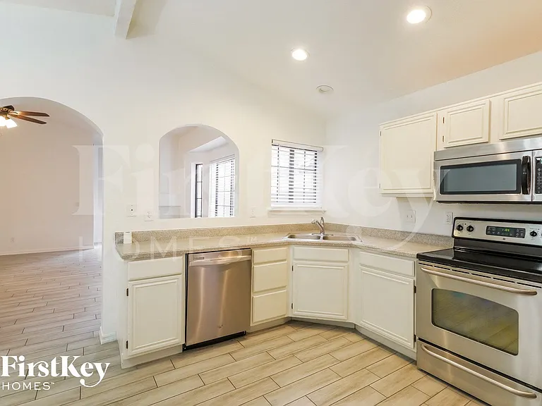 1622 E Villa Theresa Dr — Photo 7