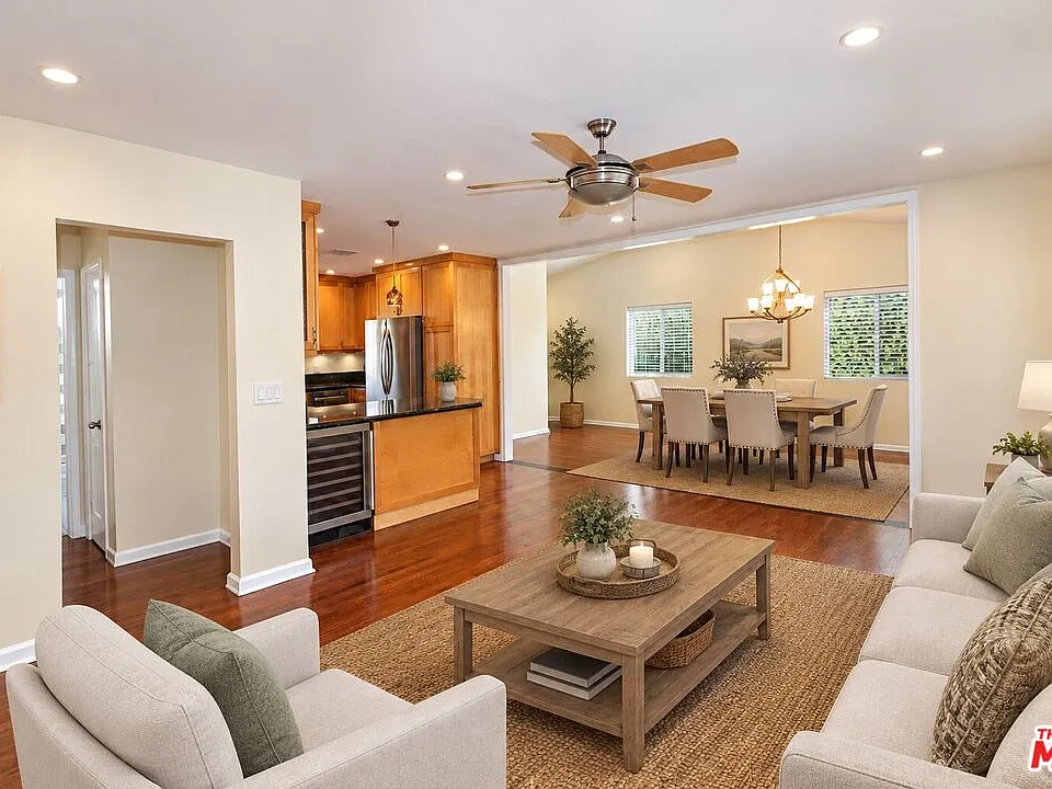 5846 Encino Ave