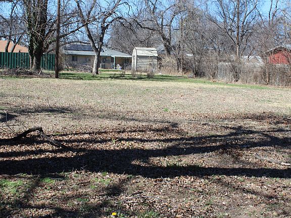 3rd image of 220 Rusk St