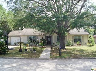 911 Coke St, Yoakum, TX 77995