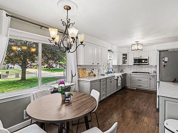 4th image of 4512 Croyden Ave
