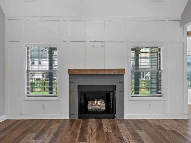 573 Bowden Dr — Photo 7
