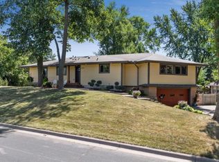 3125 Vista Dr, Golden Valley, MN 55422