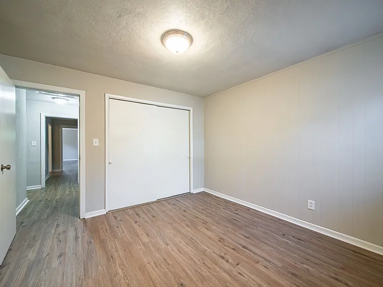 2333 Bruce Ave — Photo 6