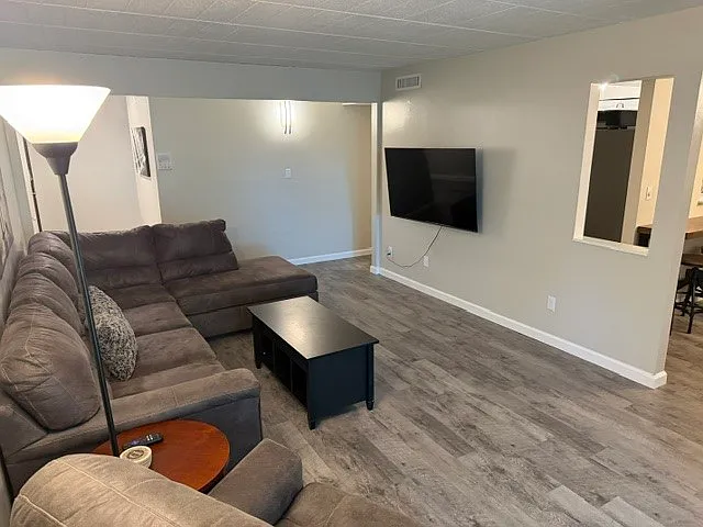 610 Camelot Dr — Photo 5