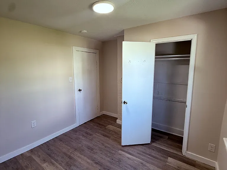 2400 Garfield Ave — Photo 5