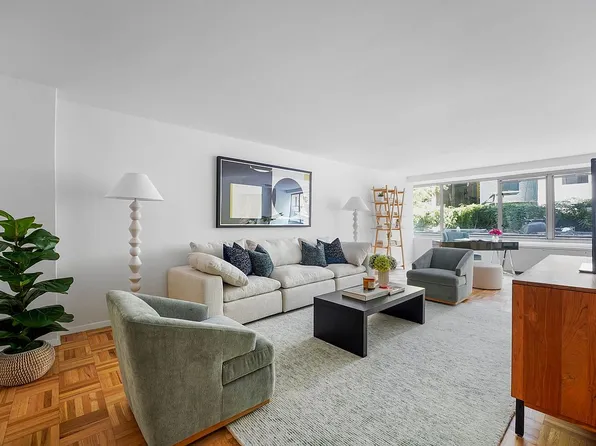 315 W 70th St APT 2D, New York, NY 10023