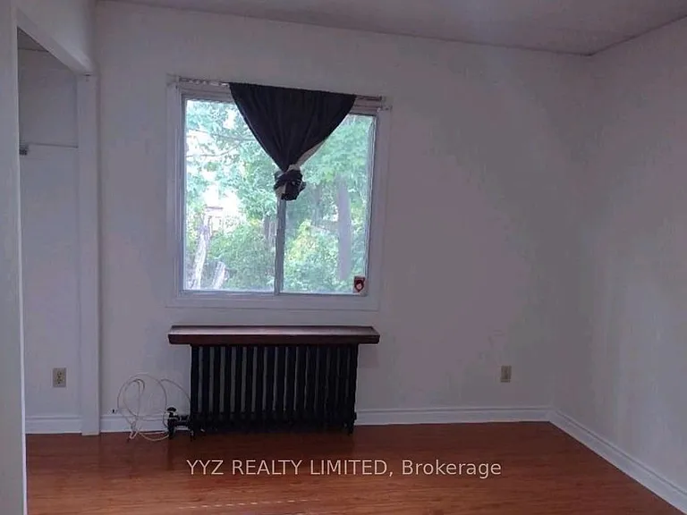590 Glencairn Ave W — Photo 7