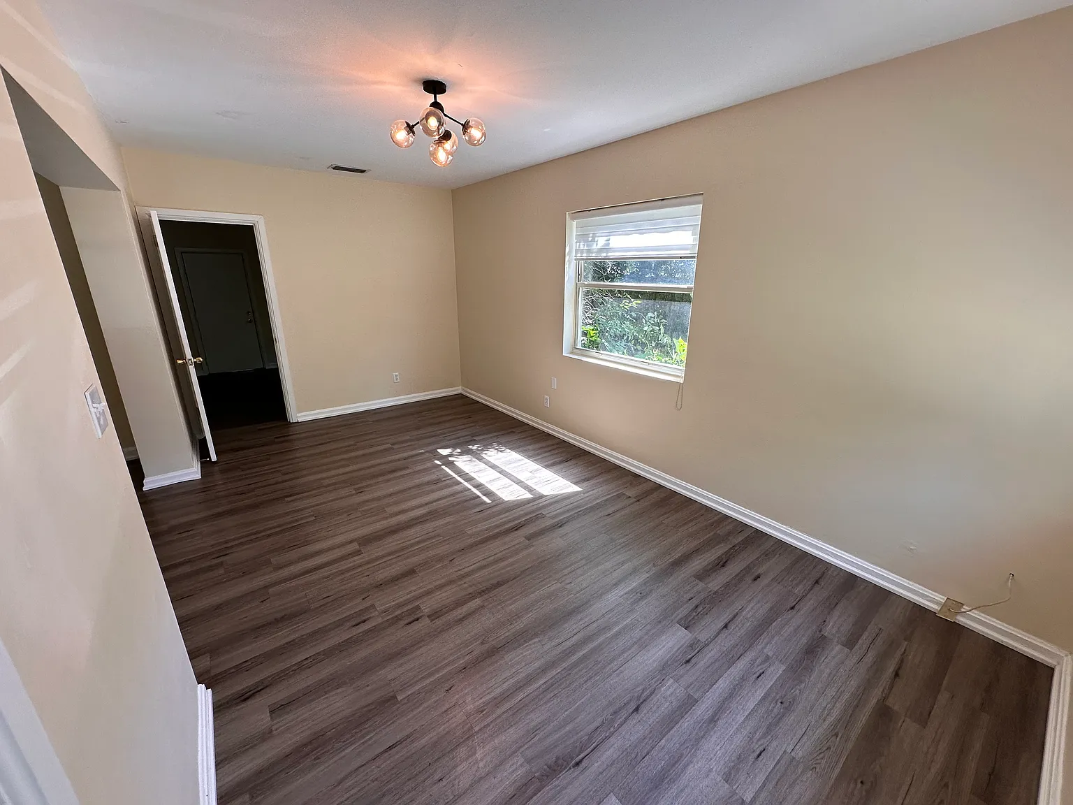 3 bed, 1119 sqft, $1,700 — Photo 2
