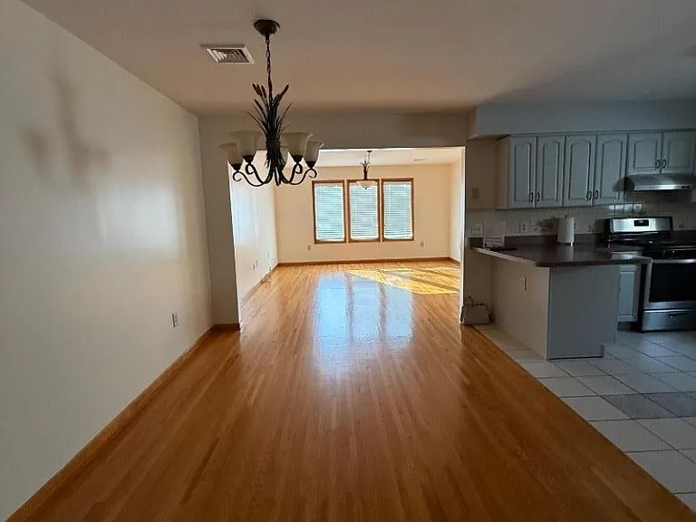 76 Van Buren St #2 — Photo 6