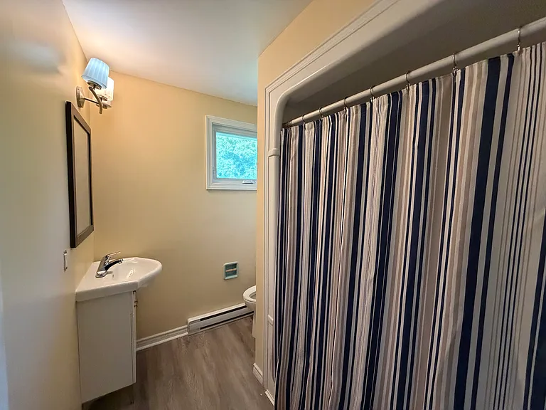 221 Montgomery St — Photo 11