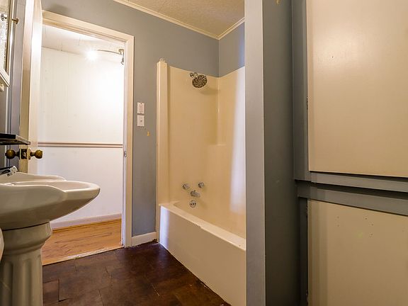 4th image of 621 McDonald St