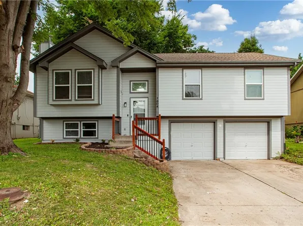 1604 S Concord Ct, Independence, MO 64058