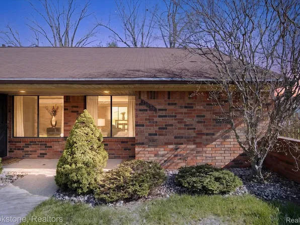 23056 Harrington St, Clinton Township, MI 48036