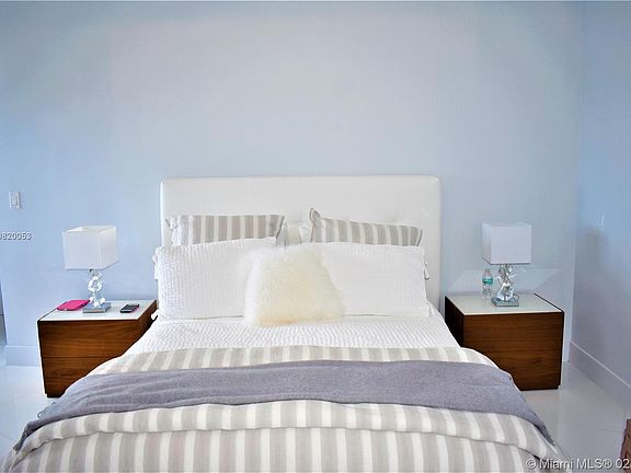 5th image of 15811 Collins Ave APT 1207