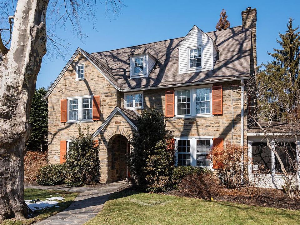 1st image of 621 Pembroke Rd