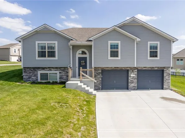 1101 SW Tulip Tree Cir, Oak Grove, MO 64075