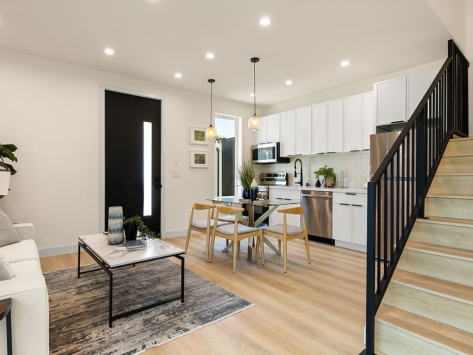 1st image of 2372 Kelton Ave