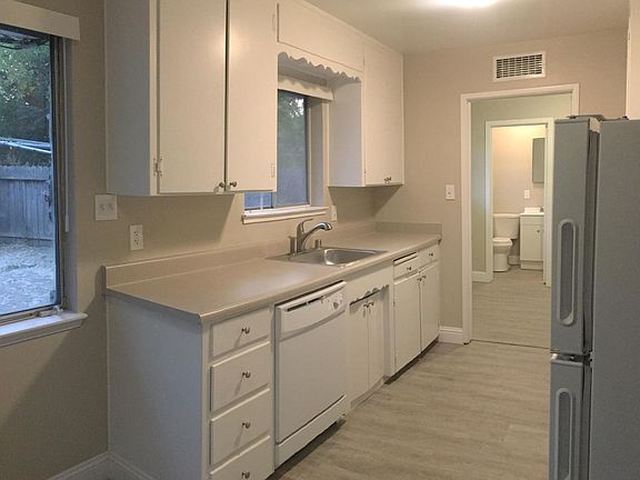 5th image of 3704 El Camino Ave
