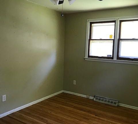 3rd image of 4216 Amherst Ln