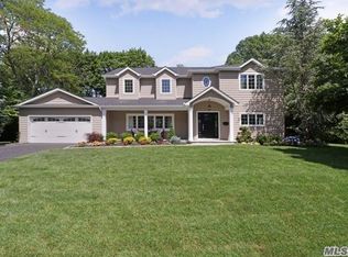 125 Walnut Dr, Roslyn, NY 11576