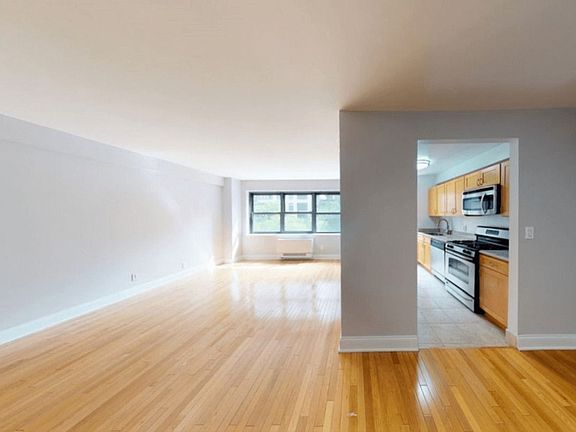 3rd image of 301 E 47th St APT 6B