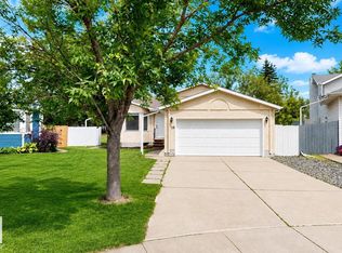 19 Darlington Bay, Strathcona County, AB T8H 1P4