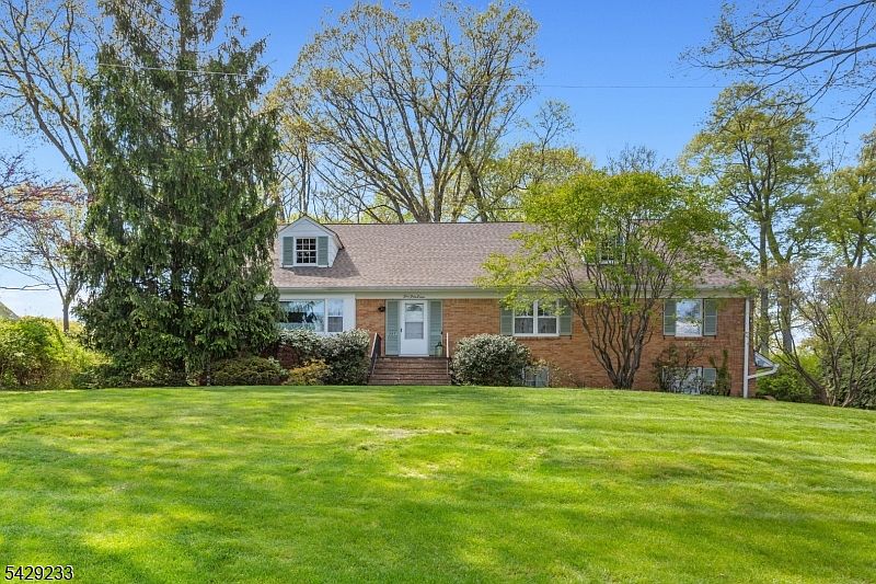 1st image of 557 Taunton Rd
