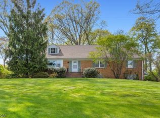 557 Taunton Rd, Wyckoff, NJ 07481