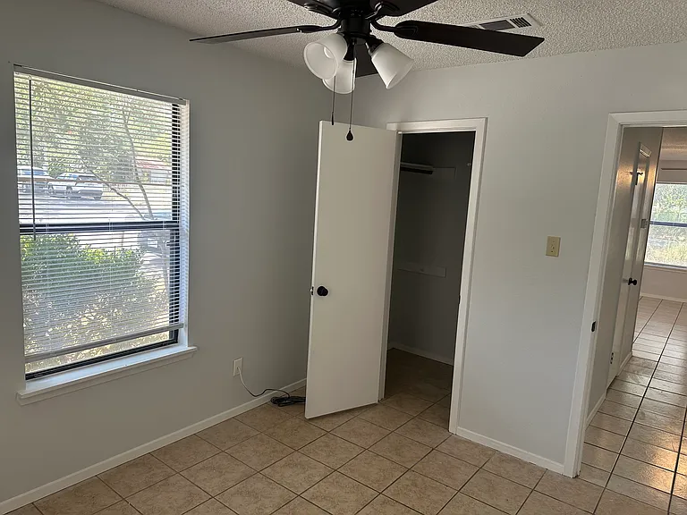 401 Adams Ln — Photo 12