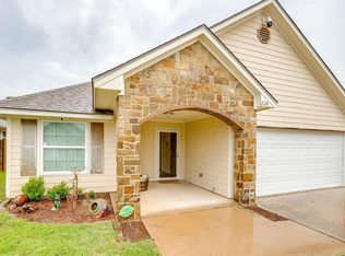 228 Lovers Path Dr, Springtown, TX 76082