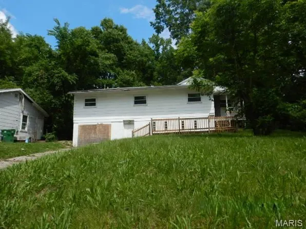 10234 Count Dr, Saint Louis, MO 63136