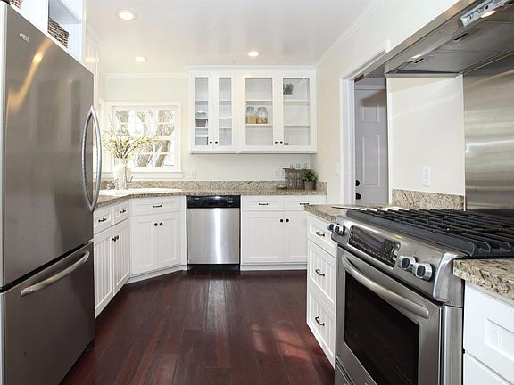 5th image of 223 Oakhurst Pl