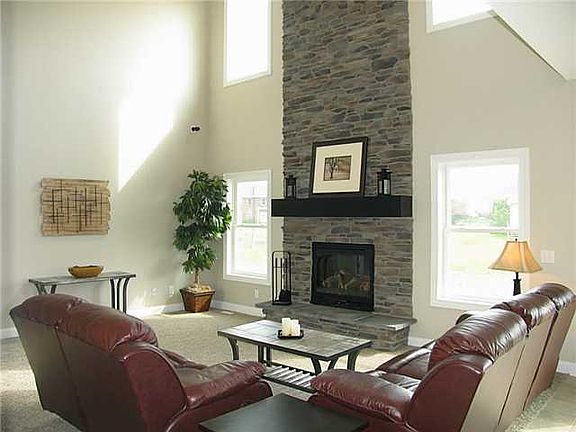 3rd image of 2411 Goldenrod Ln