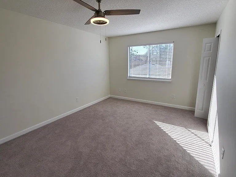 1024 Snug Harbour Ct — Photo 30