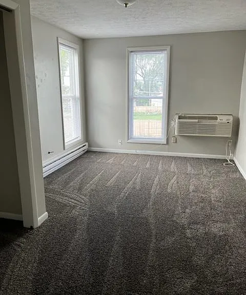 211 E North St #4D — Photo 1