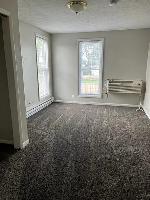211 E North St #4D