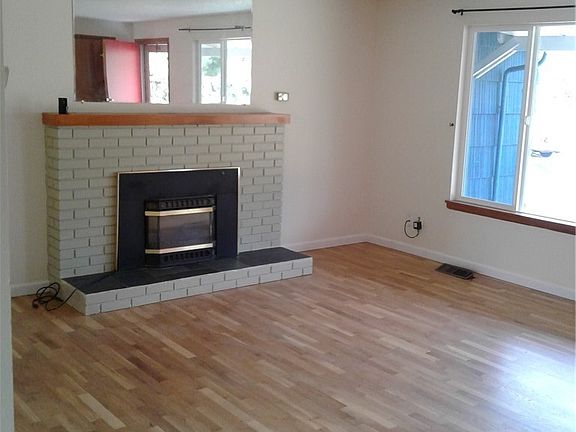 4th image of 2530 25th St SE