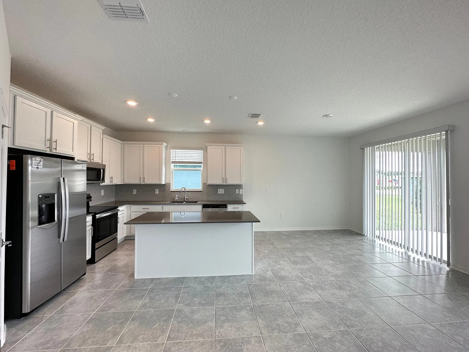 4 bed, 1853 sqft, $2,300 — Photo 4