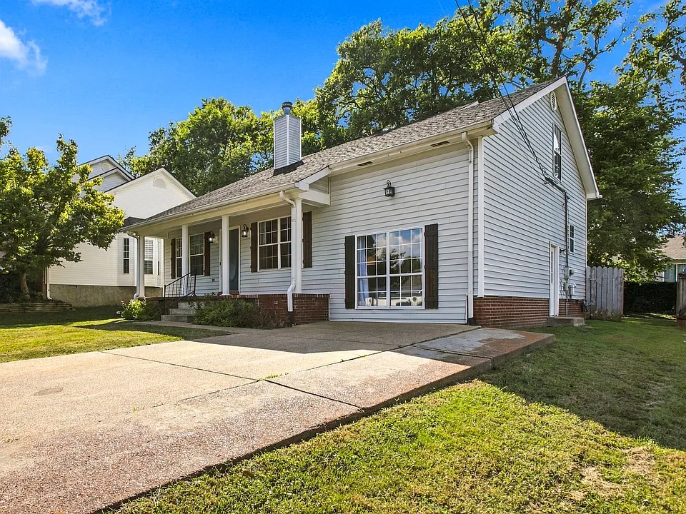 1712 University Dr