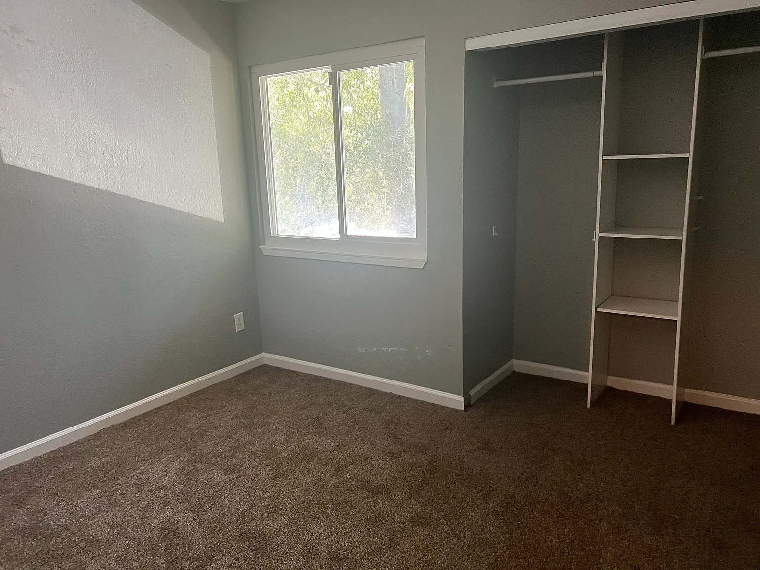 710 Northfield Dr — Photo 2
