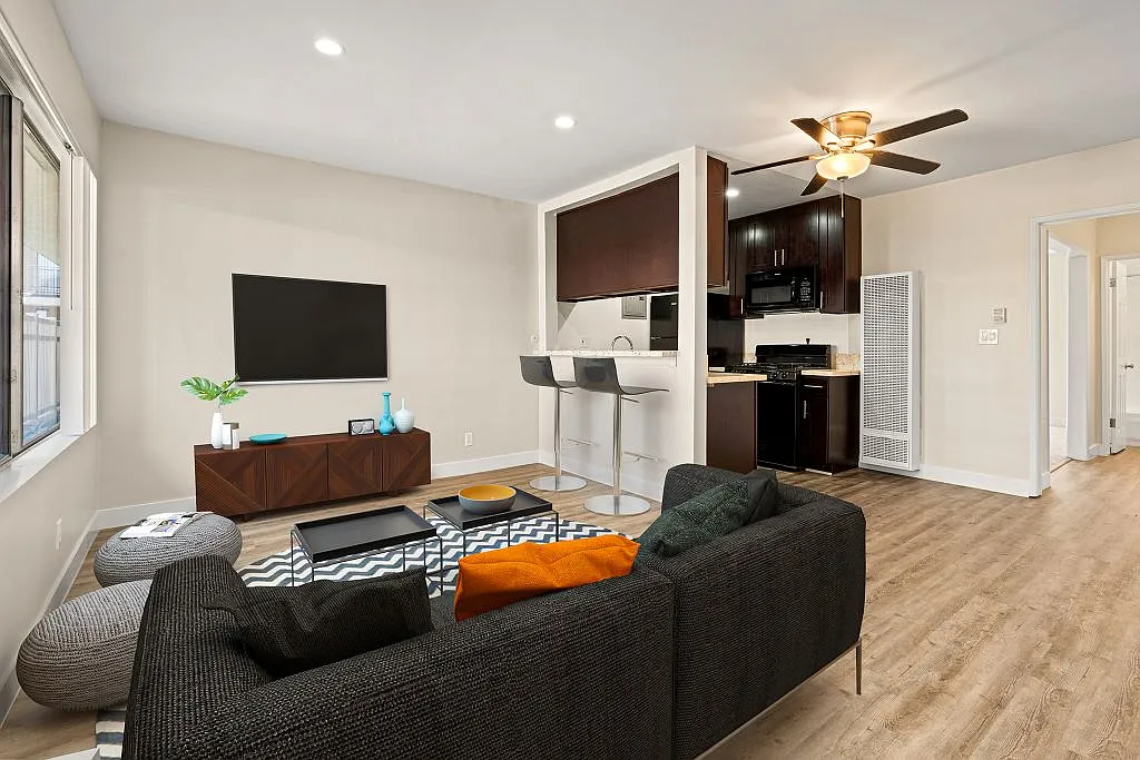 Riverside Villa Apartments — Photo 1