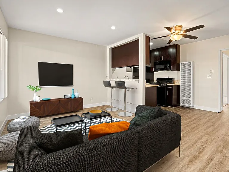 Riverside Villa Apartments — Photo 1
