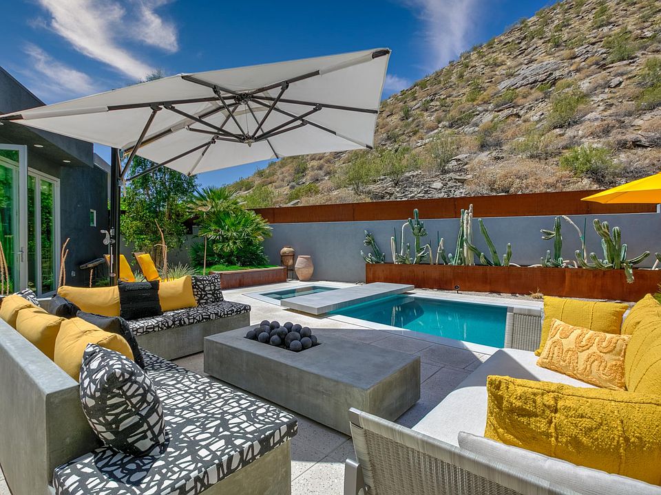 Beautiful, contemporary house in gated complex nestled in the foothills with pool, spa and casita.