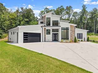 1676 Thomas Dr, Hoschton, GA 30548