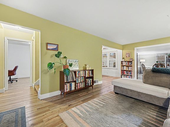 4th image of 1035 Washtenaw St NE